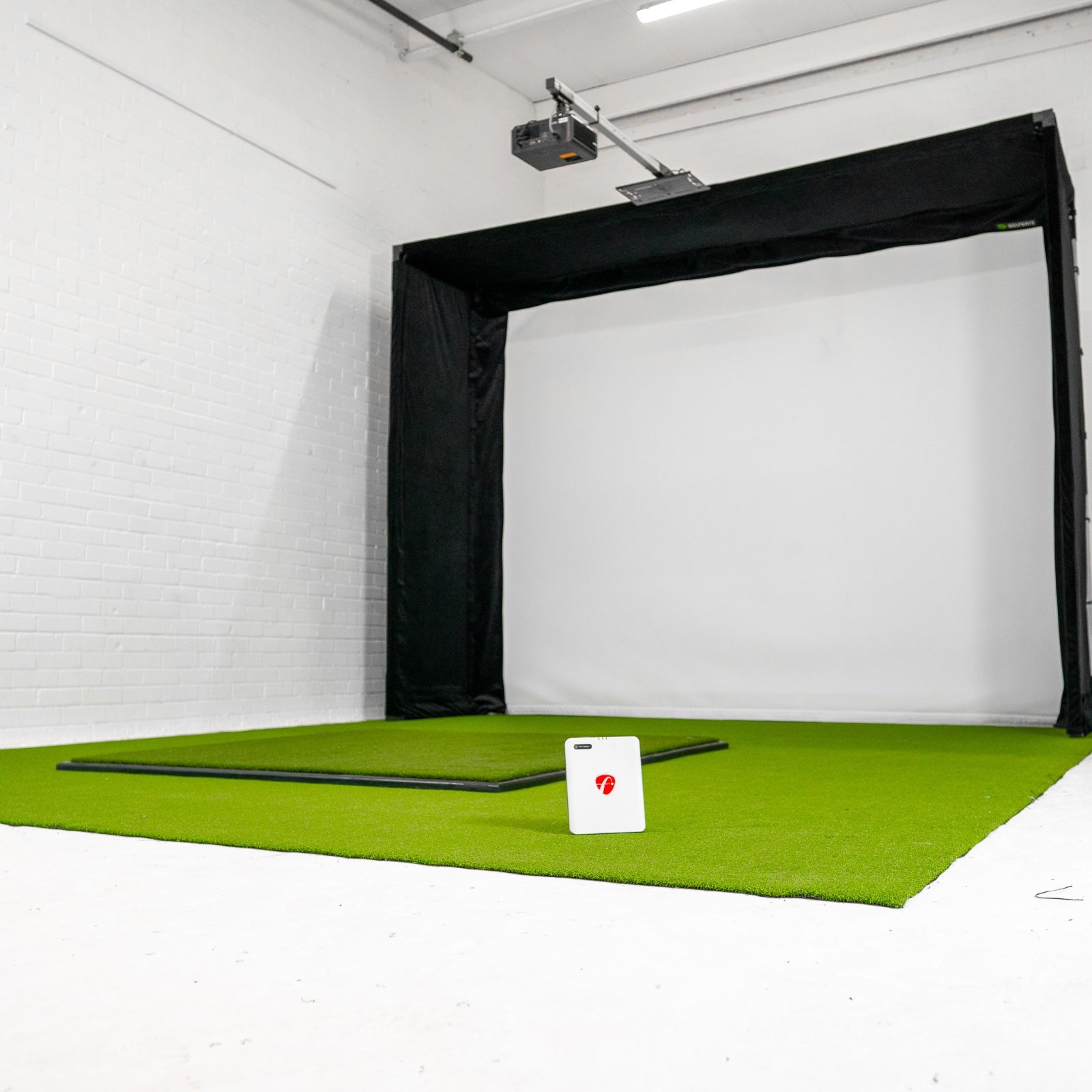 Flightscope Mevo + 2024 Edition GolfBays Lux Home-Golf-Simulator