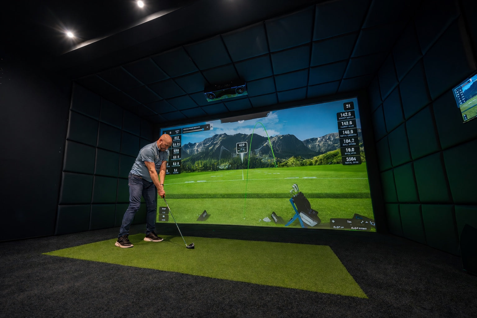 GolfBays Pro+ Golfsimulator Aufschlagschirm